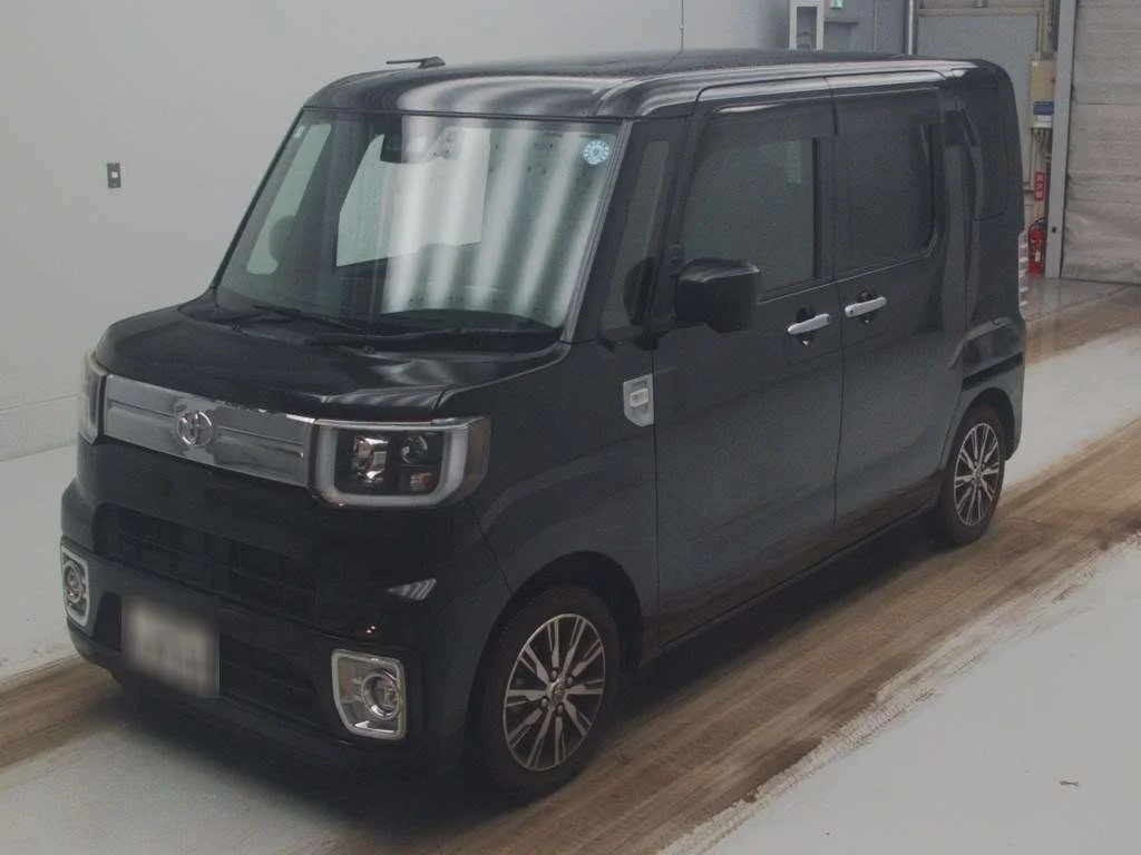 Toyota Pixis Mega LA700A 2019